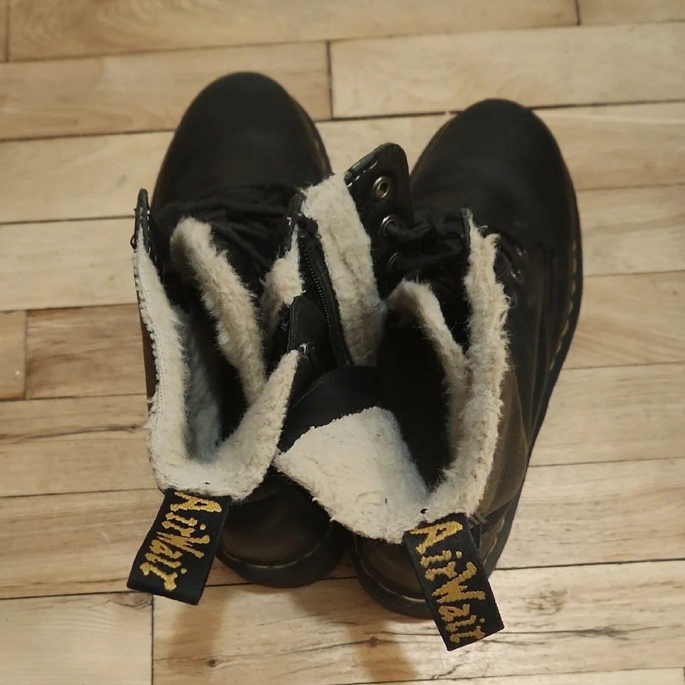 Dr. Martens Black Ankle Boots with Cream Lining - Picture 16 of 16